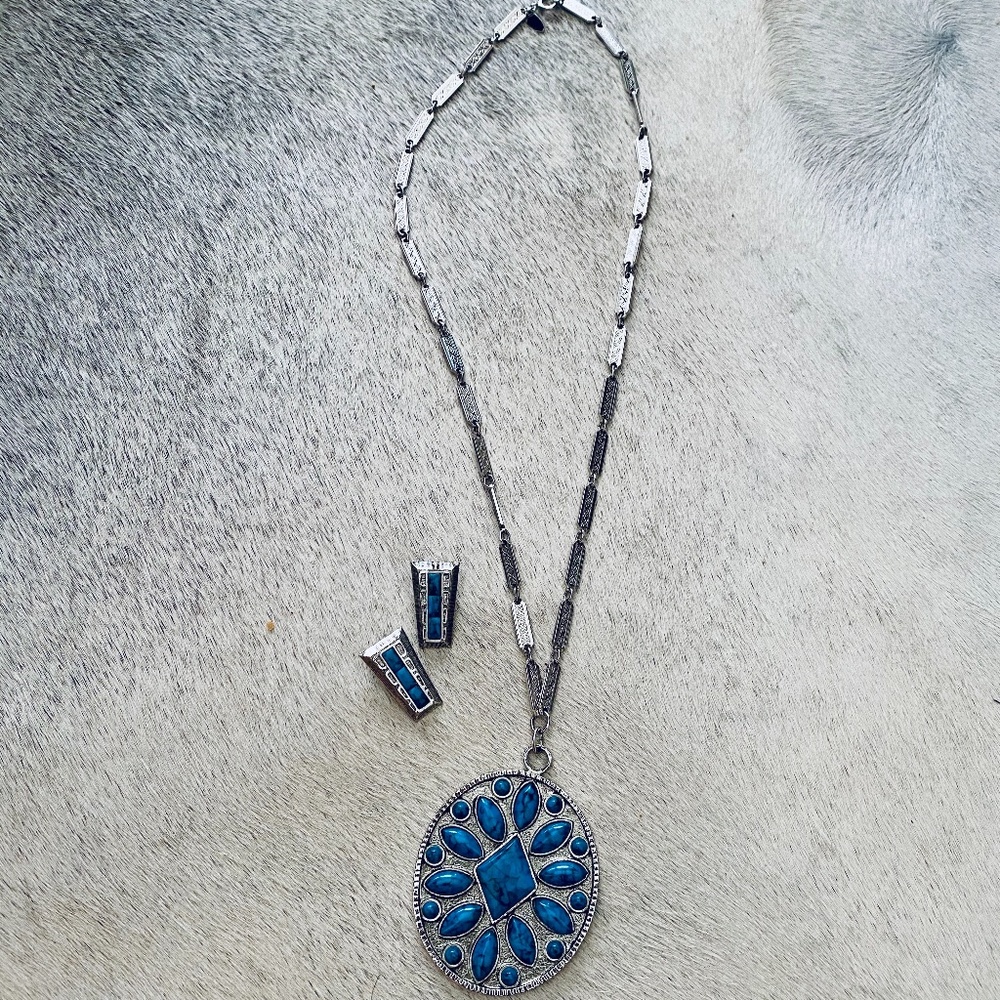 Whiting & Davis Co. Necklace and Earring Set NWOT